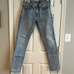 GAP Men’s jeans size 31 x 34 Slim Taper, light wash